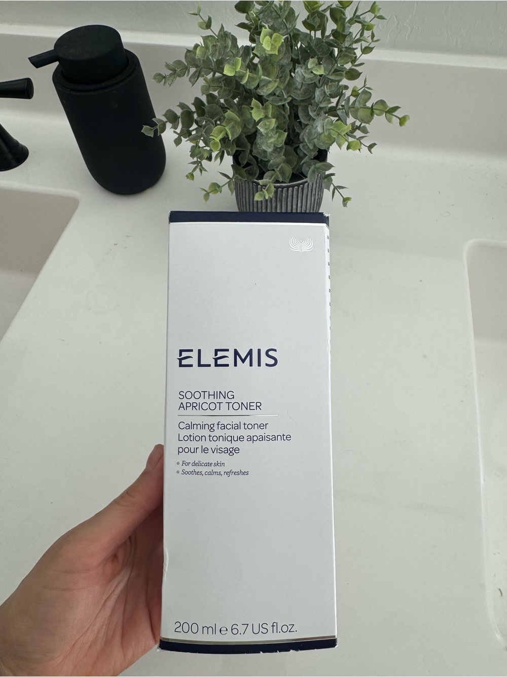 ELEMIS White and Navy Soothing Apricot Toner Packaging